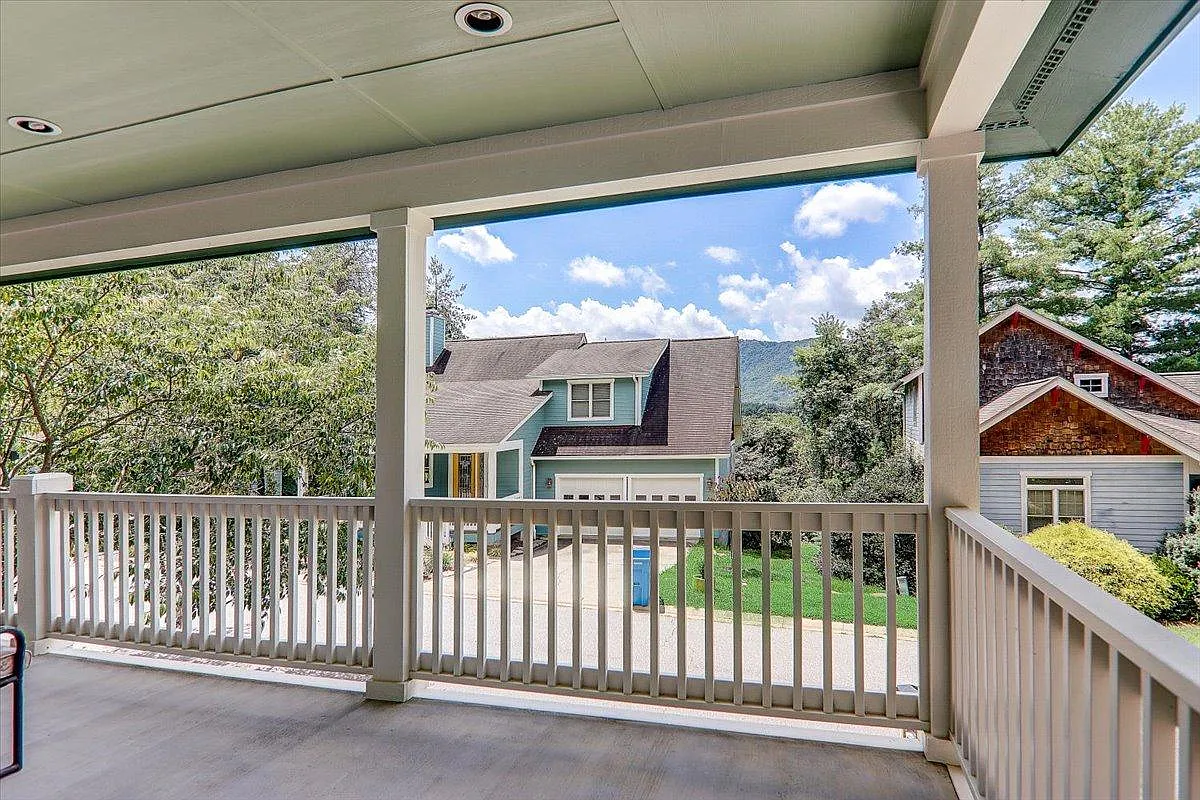 11 Oakhaven Ter — Photo 3