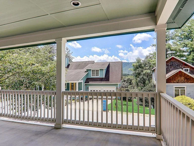 11 Oakhaven Ter — Photo 3