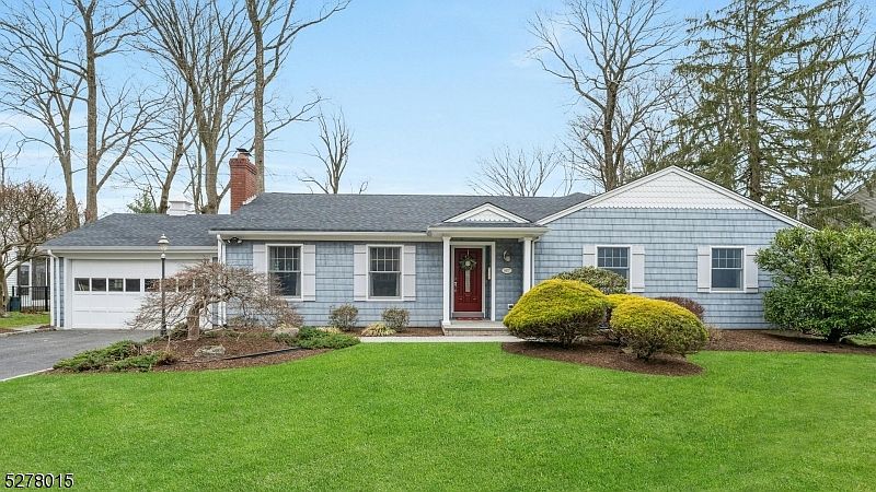 1st image of 957 Amaryllis Ave