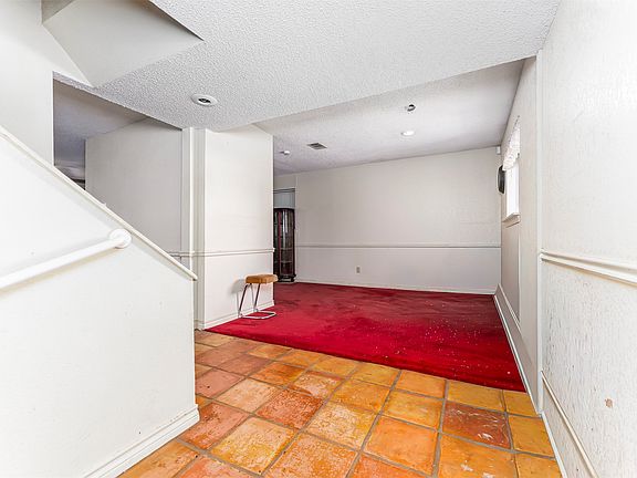 4th image of 709 Cooks Ln
