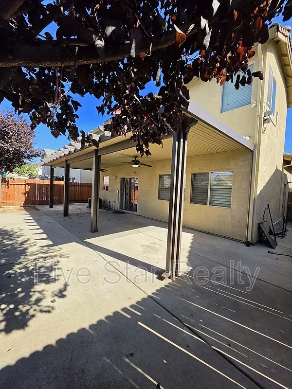 3 bed, 2.5 bath, 1688 sqft, $29,000 — Photo 2