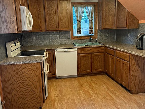 2nd image of 307 N Kniss Ave