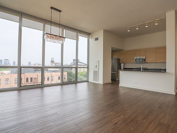 5th image of 936 W Huron St #802
