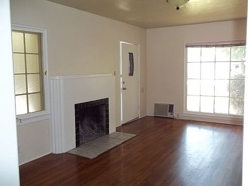 2nd image of 828 N Van Ness Ave