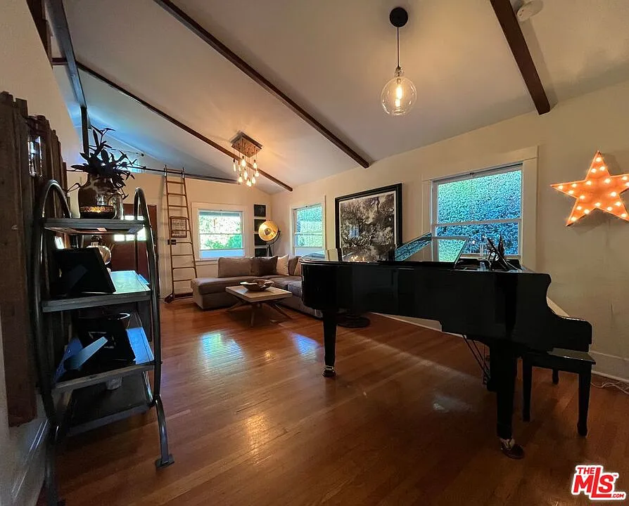 2 bed, 1.0 bath, 1608 sqft, $4,700 — Photo 4