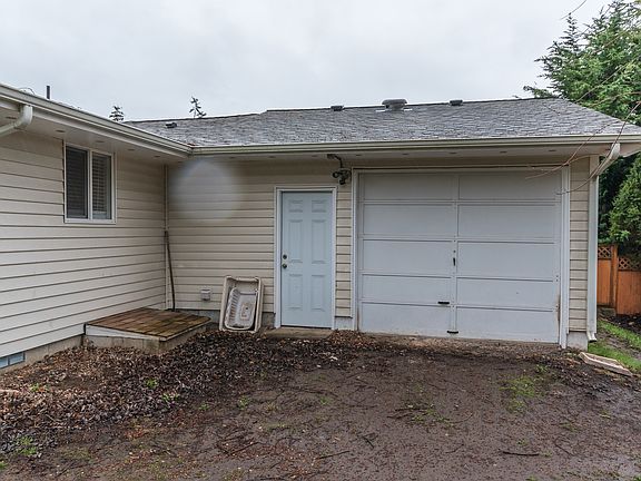 5th image of 1724 NE 4th Ave