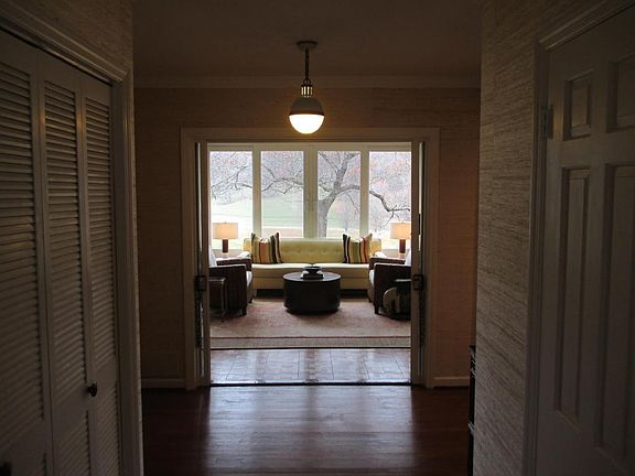 3rd image of 93 Niblick Knoll Ln