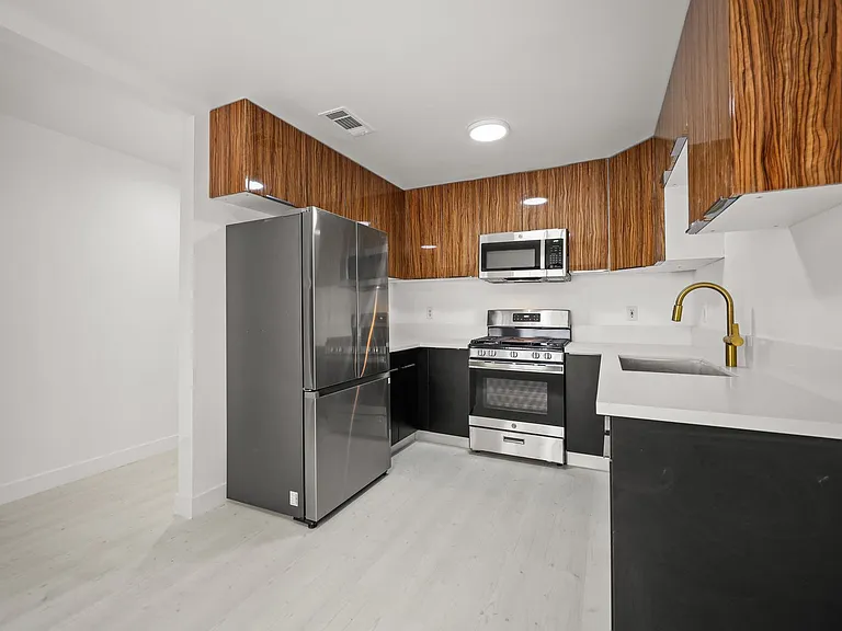 920 Everett St — Photo 19