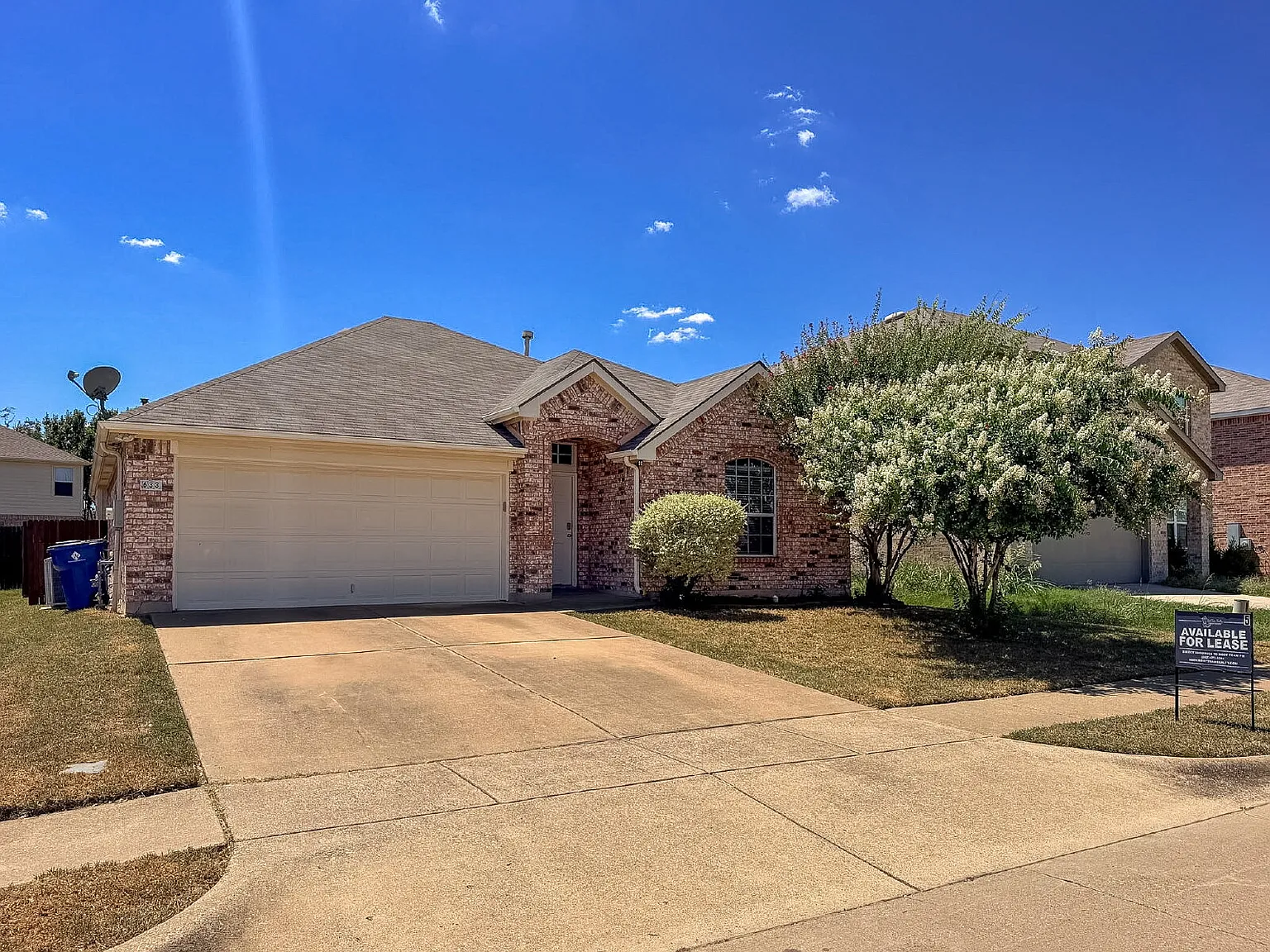 3 bed, 2.0 bath, 1510 sqft, $1,925 — Photo 2