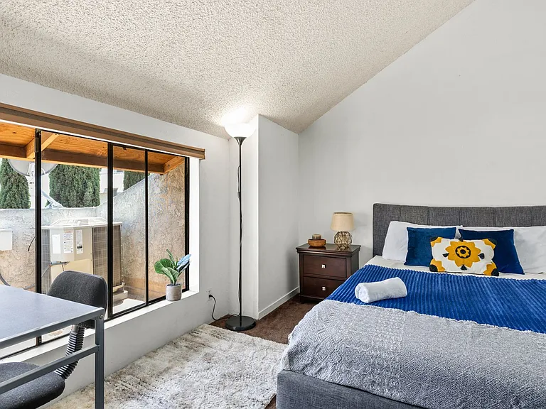 1823 Pelham Ave #8 — Photo 2