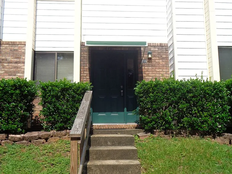 216 Candlebrook Dr — Photo 1