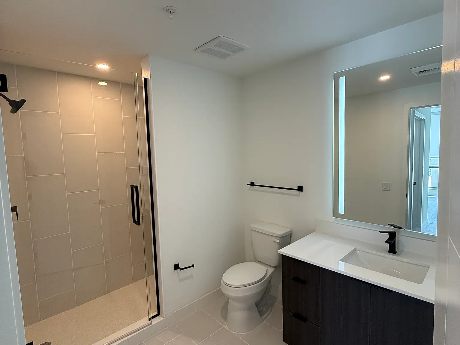 2 bed, 1024 sqft, $3,219 — Photo 4