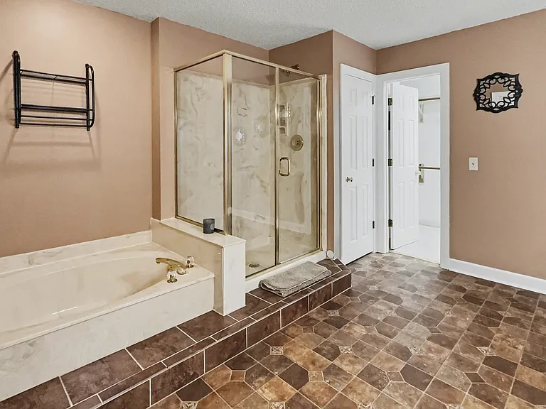 4618 Country Woods Ln — Photo 12
