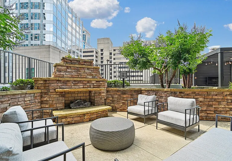 Bell Uptown Charlotte — Photo 30