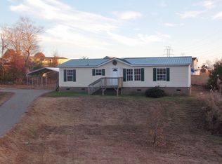 2040 Hunterwood Dr, Hickory, NC 28601