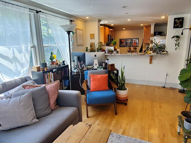 210 Erie St #1 — Photo 5