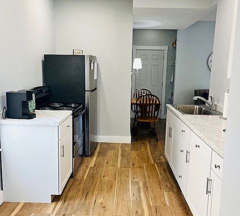 Full-size fridge, range and oven and large entry way with enough room to store your bicycle inside.