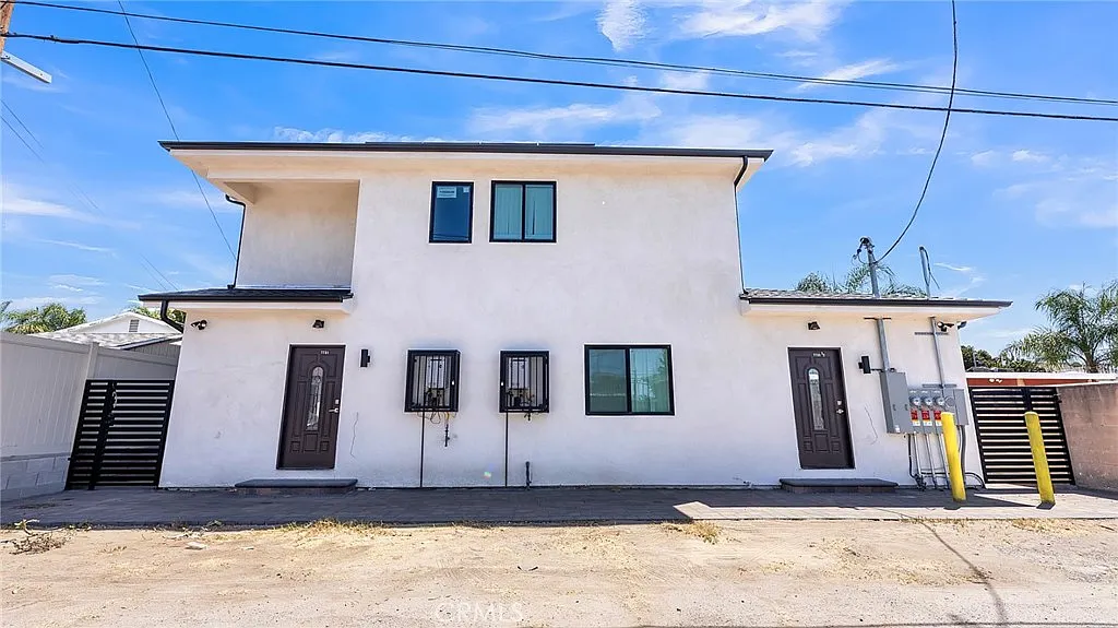 3 bed, 2.5 bath, 1300 sqft, $3,800 — Photo 1