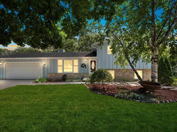 2410 Heather Ct, Green Bay, WI 54311
