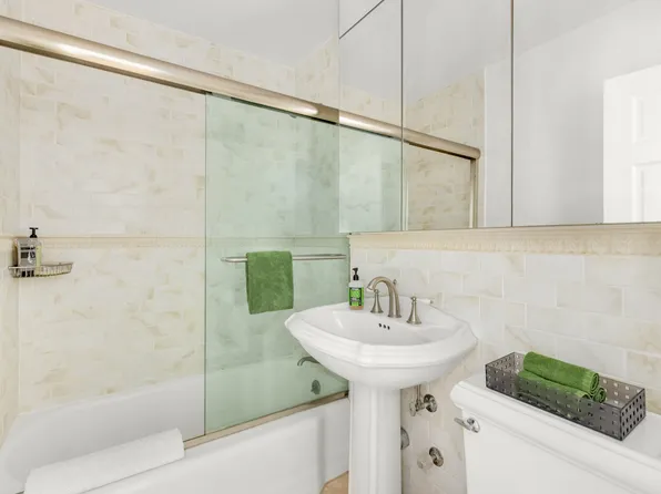 301 East 22nd Street image 5 of 5