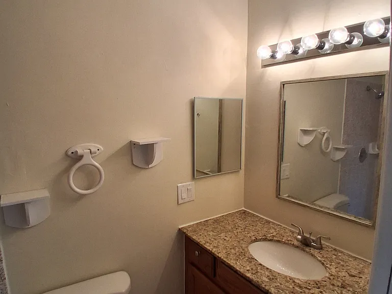913 SE 14th Ter #915 — Photo 10
