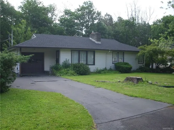 5745 East Ln, Lake View, NY 14085