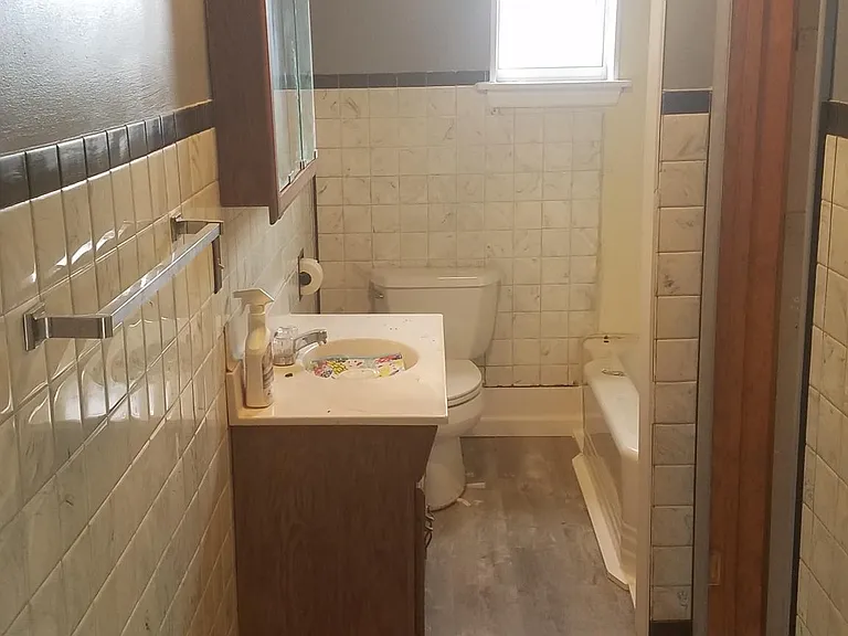 490 Hedrick Ave #B — Photo 8