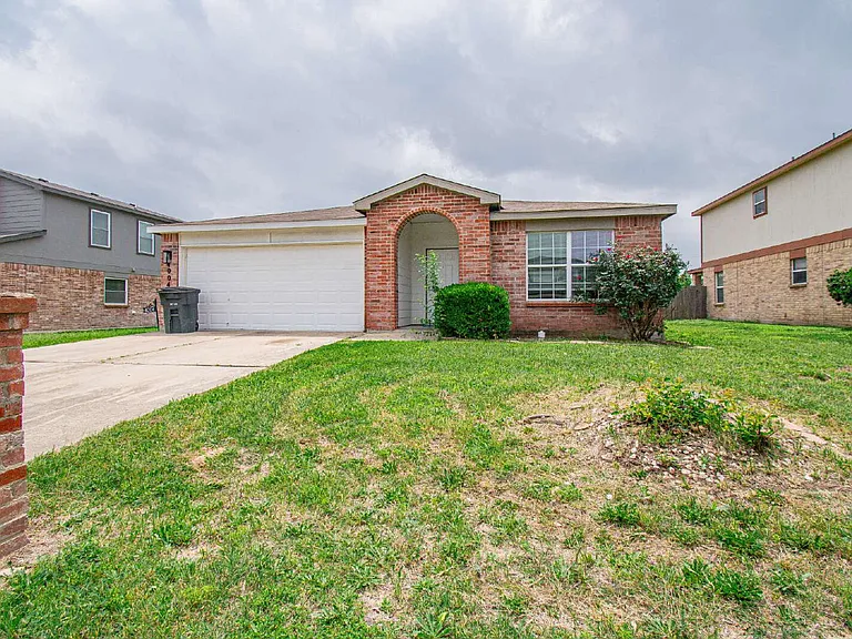 4004 Bull Run Dr — Photo 1