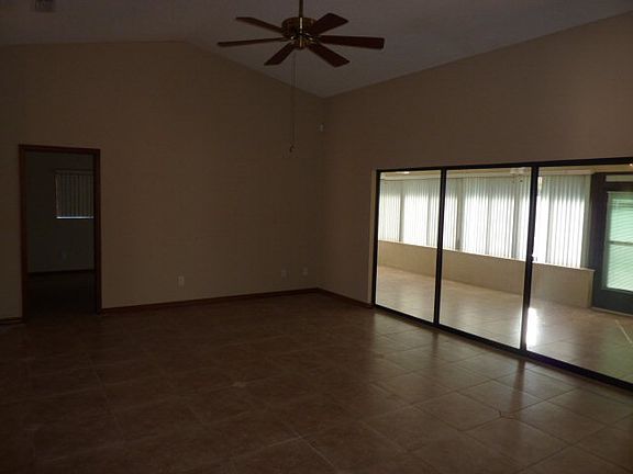 4th image of 7 Corning Ct