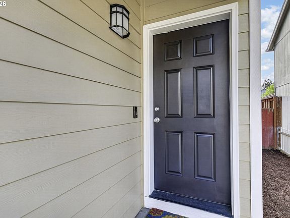 4th image of 871 N 20th Way
