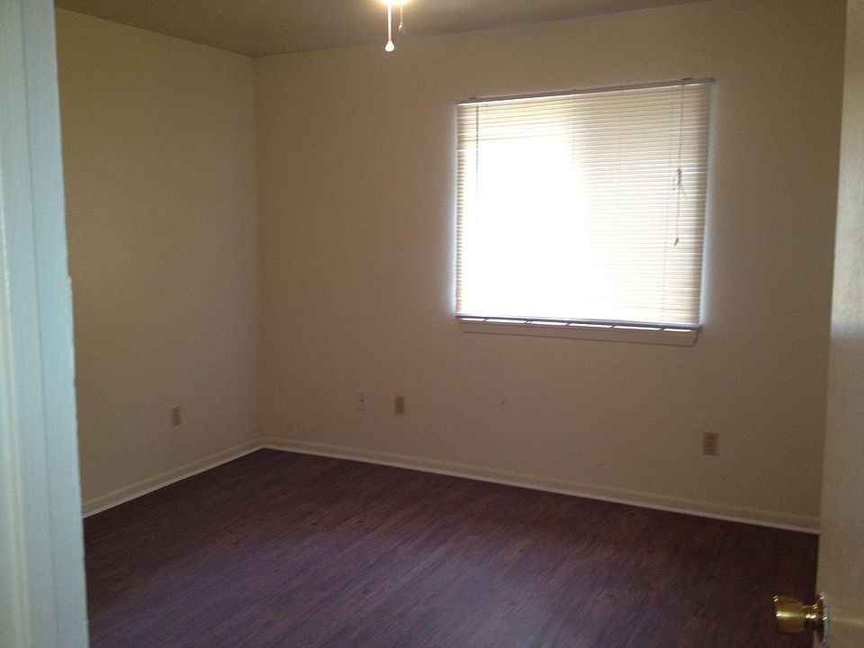 1st image of 406 University Dr
