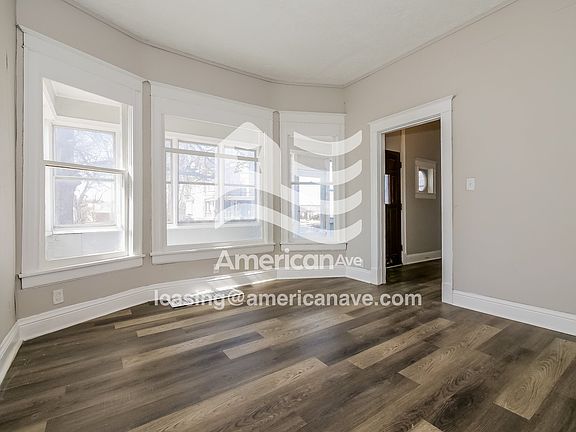 1390472_004_wm_-_living_room_13588872.jpg