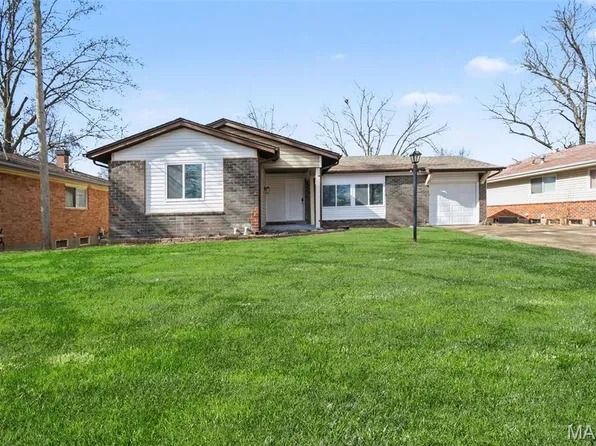 2855 Devonshire Dr, Florissant, MO 63033
