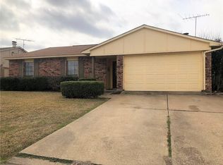 6920 Glenhurst Dr, North Richland Hills, TX 76182