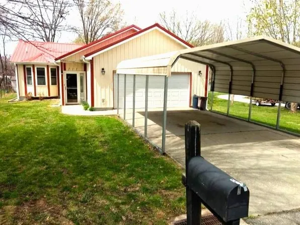 111 Woodlawn Pl, Windsor, MO 65360