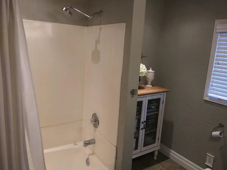 2nd Floor Bathroom