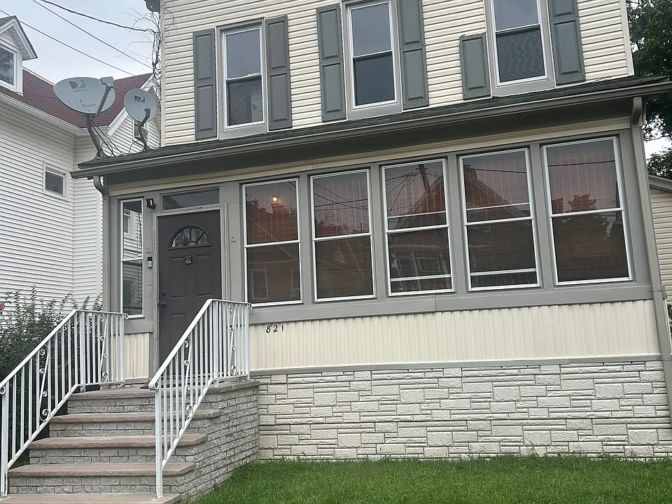 821-23 Webster Pl #2