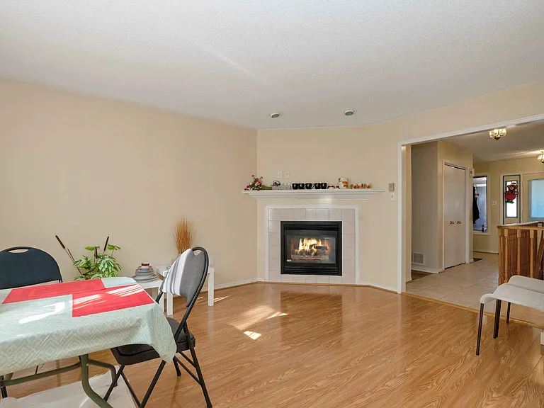 50 Chalmers Dr — Photo 12