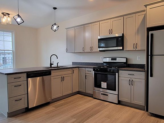 3rd image of 44252 Mossy Brook Sq