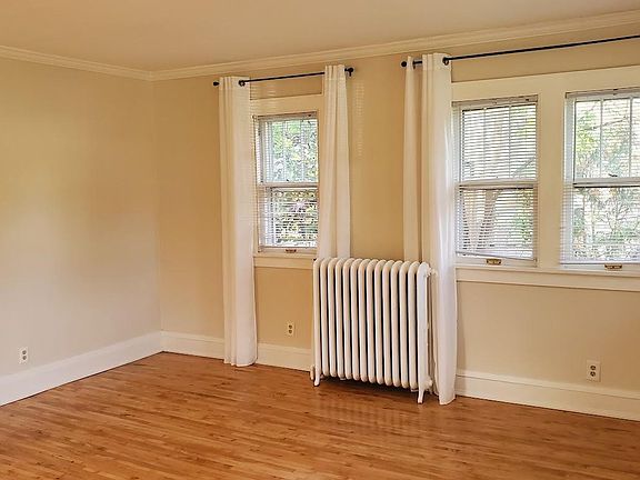 3rd image of 2128 Bush Ave
