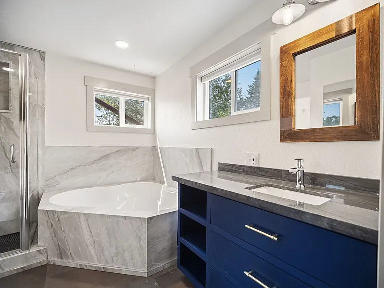5703 N Regal St — Photo 38