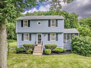 7 Downing St, Andover, MA 01810