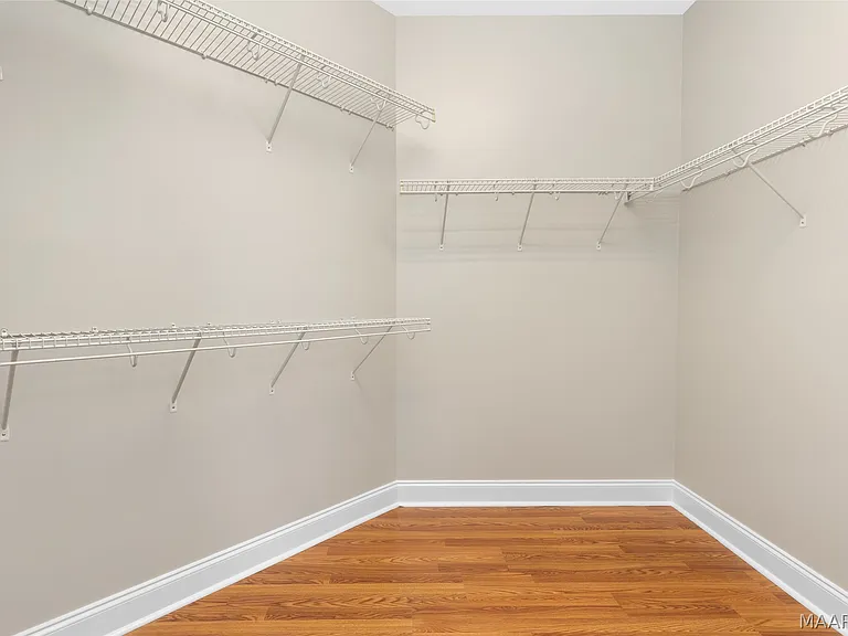 9729 Helmsley Cir — Photo 15