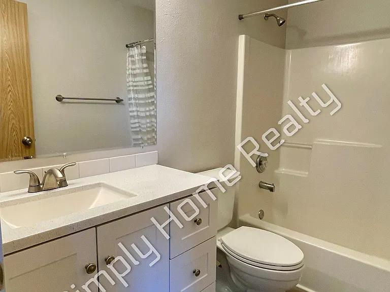 1446 Laredo Dr SE — Photo 17