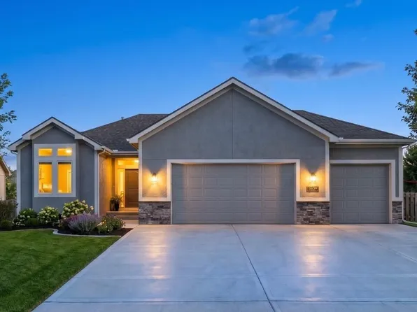 1609 Shadow Dr, Leavenworth, KS 66048