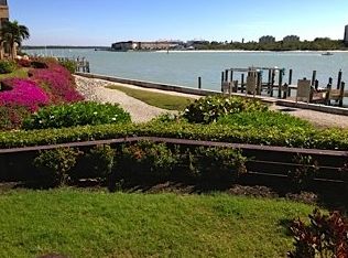 401 La Peninsula Blvd, Naples, FL 34113