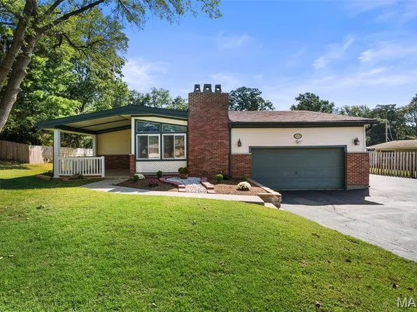 10530 Twilight Dr, Saint Louis, MO 63128