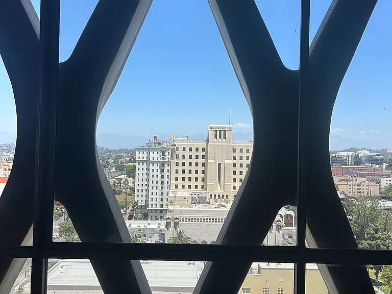 2404 Wilshire Blvd #11D — Photo 15