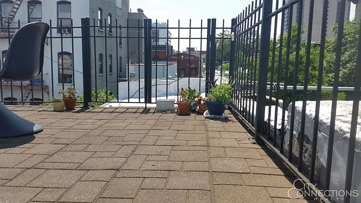 Rented by City Connections Realty | media 2