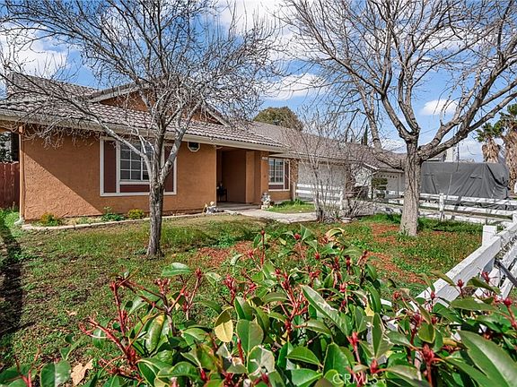 3rd image of 37623 Robin Ln
